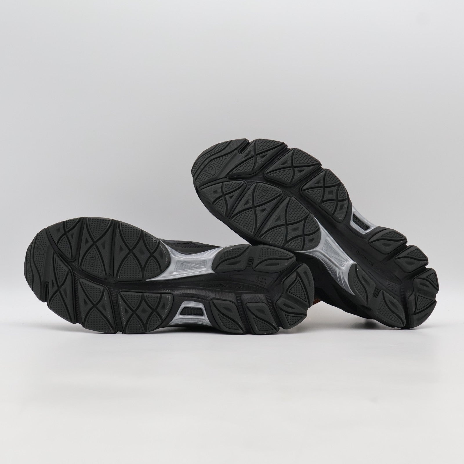 1203A735-001 asics GEL-NYC RGD Black Graphite Grey (Men's)