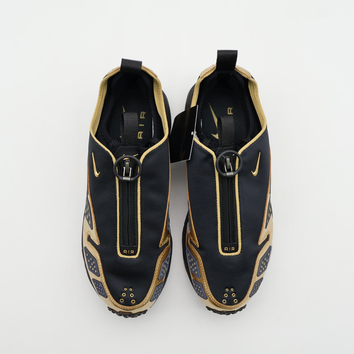 HJ4130-002 Nike Air Max SNDR Black and Metallic Gold (Women's)