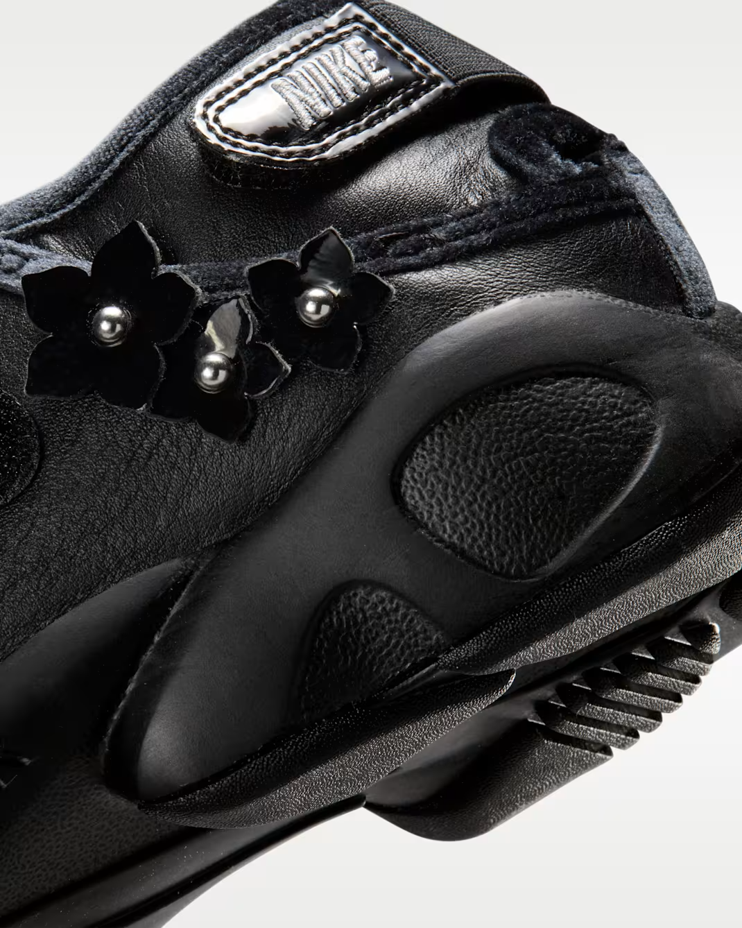 IV5682-001 Nike Air Rift Leather "Black Flowers" (Women's)