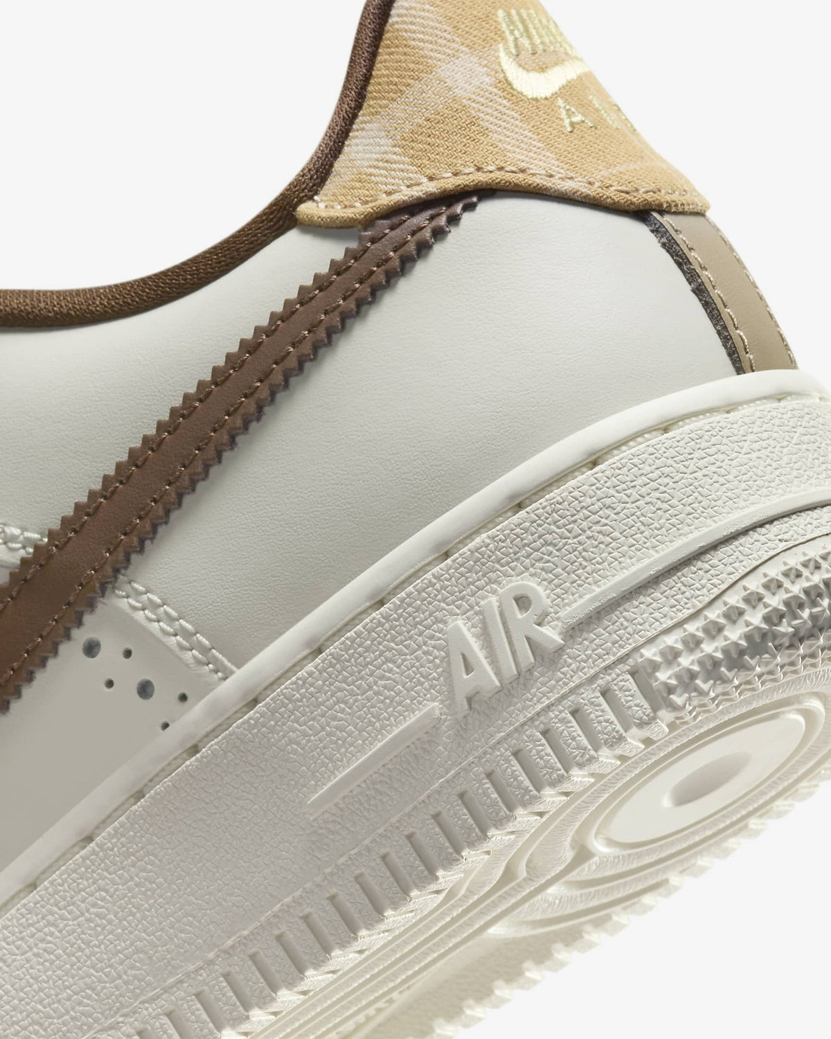 FV3702-121 Nike GS Air Force 1 LV8 Sail Khaki Cocoa Wow