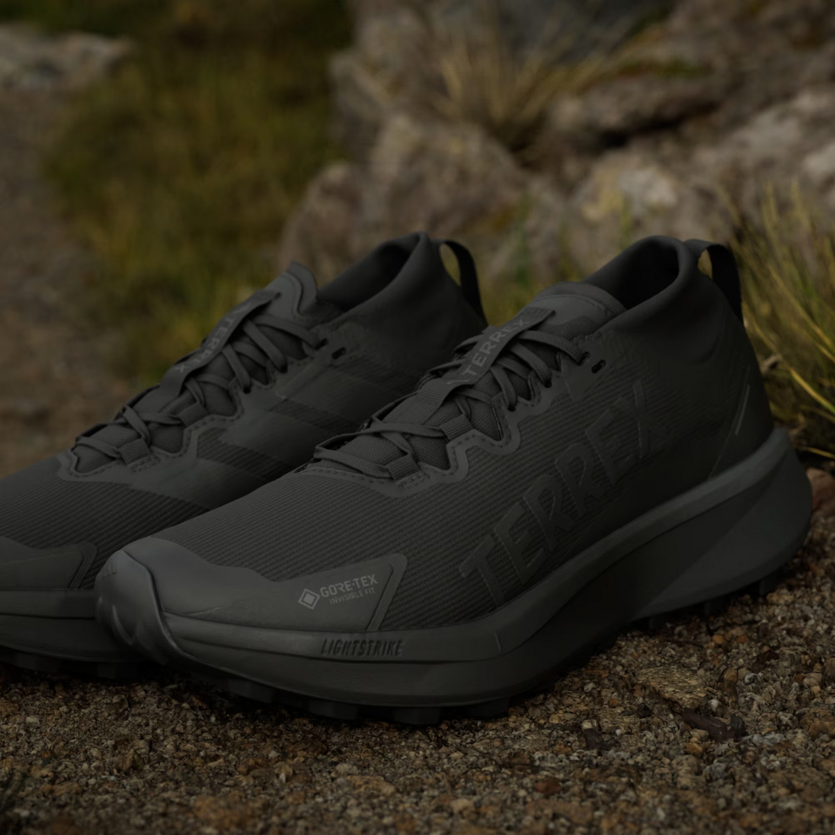 JR5240 adidas Terrex Agravic GORE-TEX Trail Running Core Black Grey Six (Men's)