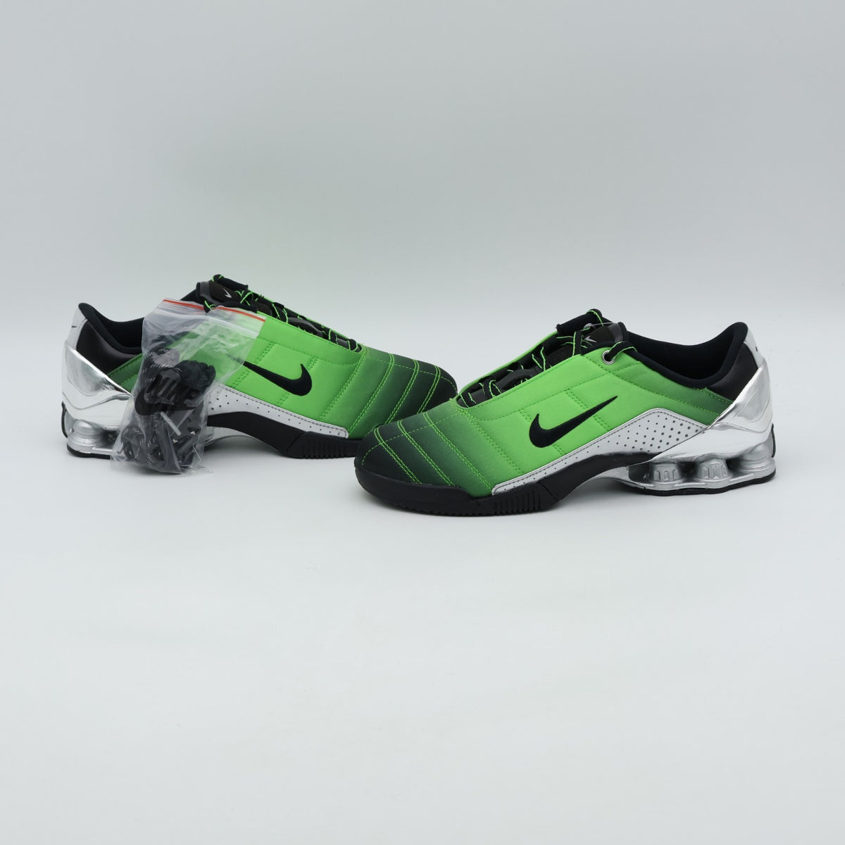IQ5683-300 Forget-me-nots Ã Nike Total 90 Shox Magia "Green Gusto" (Women's)