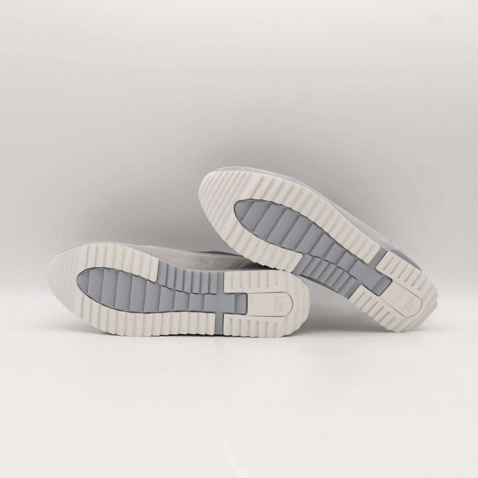 1183C385-021  Onitsuka Tiger Hsinti Carrier Grey (Men's)