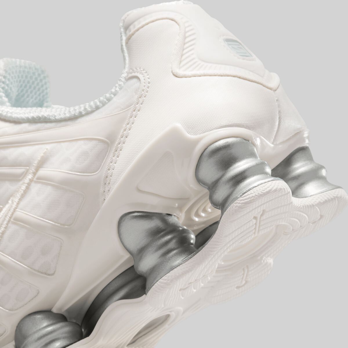 AR3566-103 Nike  Shox TL  Sail (Women's)