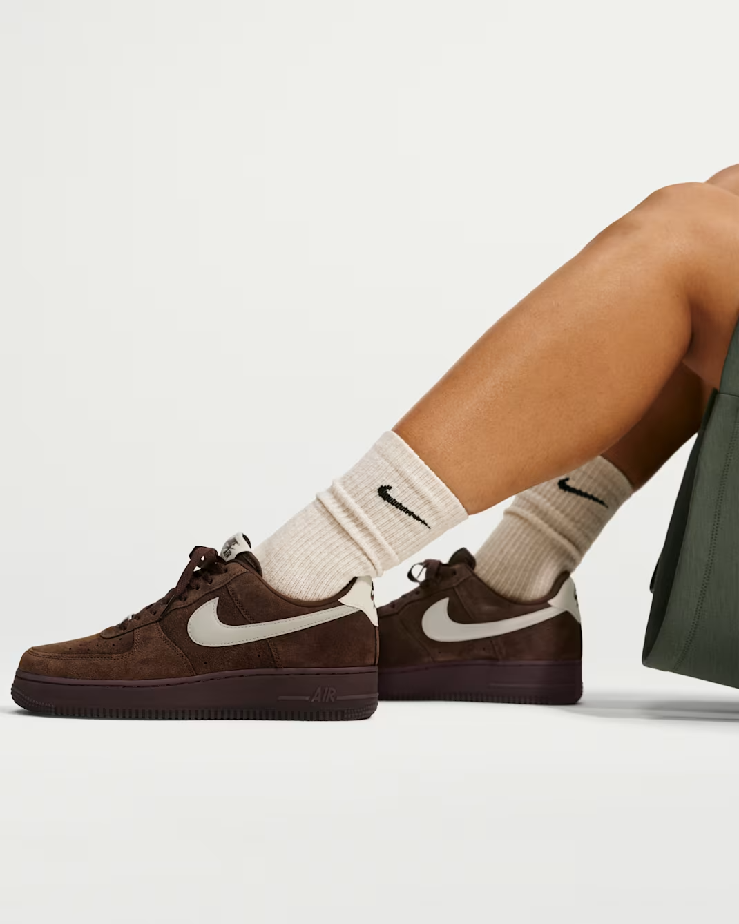 IQ0136-200 Nike AIR FORCE 1 '07 (Women's)