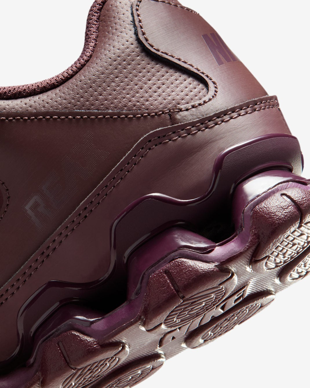 IO2400-500 Nike Reax 8 TR Tattoo Burgundy Crush (Women's)