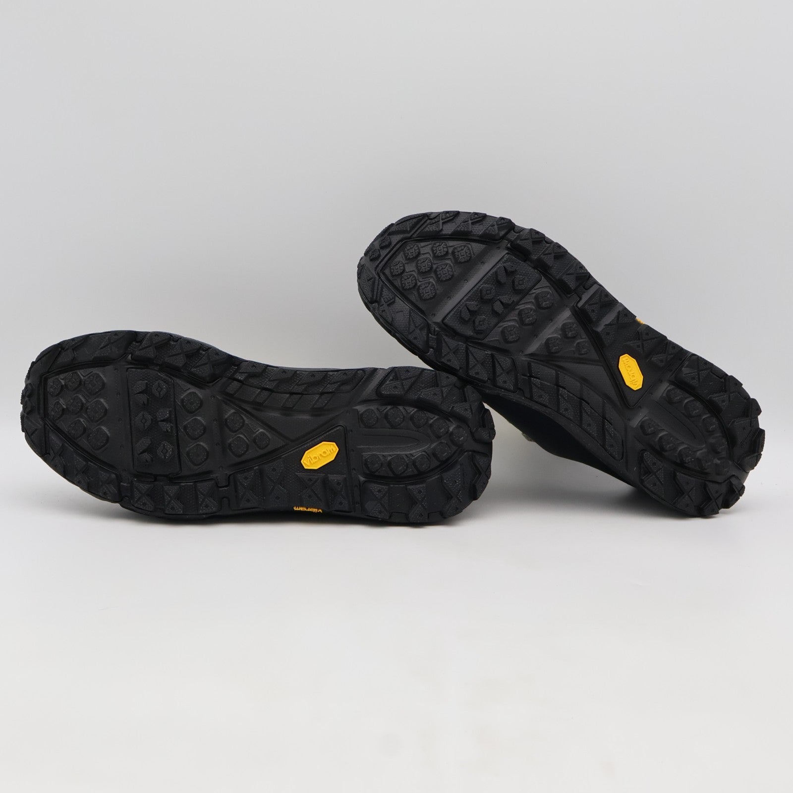 1147952-BBLC Hoka Tor Summit Black (Men's)