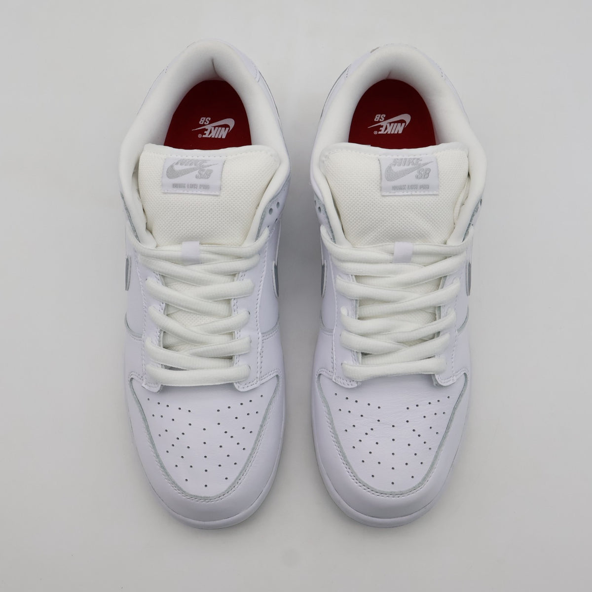 HQ8487-100 Supreme Nike SB Dunk Low White Metallic Silver (25FW Week2) (Men's)