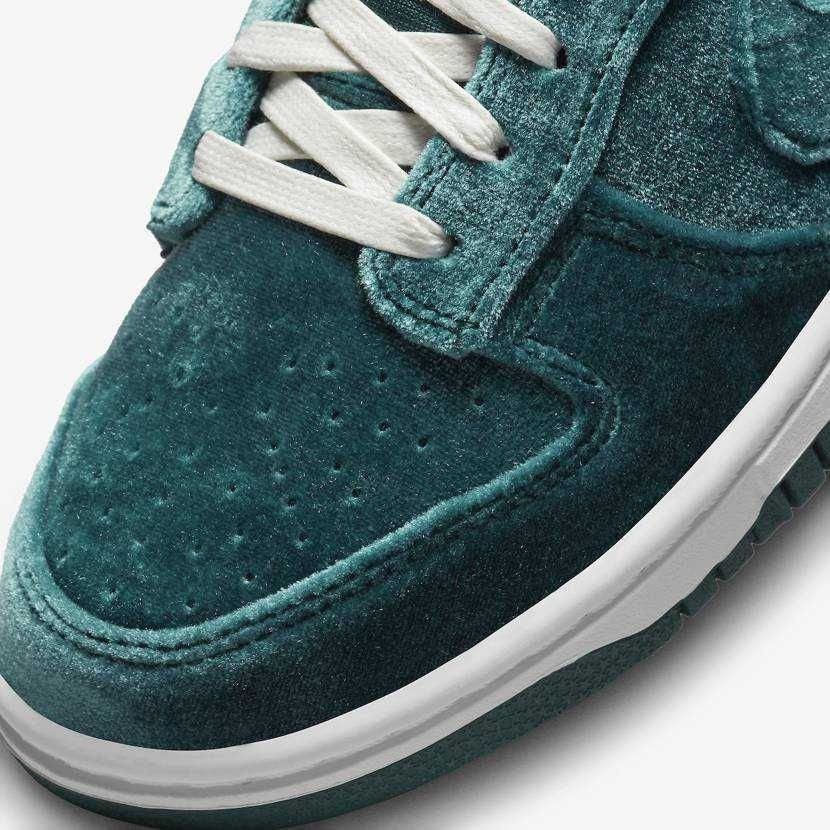 DZ5224-300 Nike Dunk Low "Atomic Teal" (Women's)