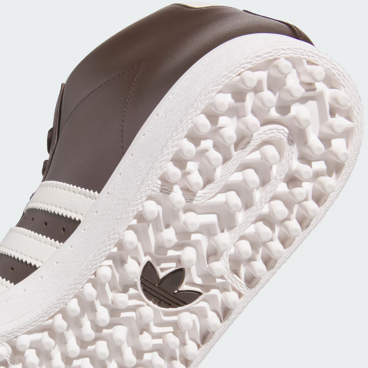 JP9889 adidas Pro Model Midcut Spikeless Golf Dark Brown/Chalk White/Gold (Men's