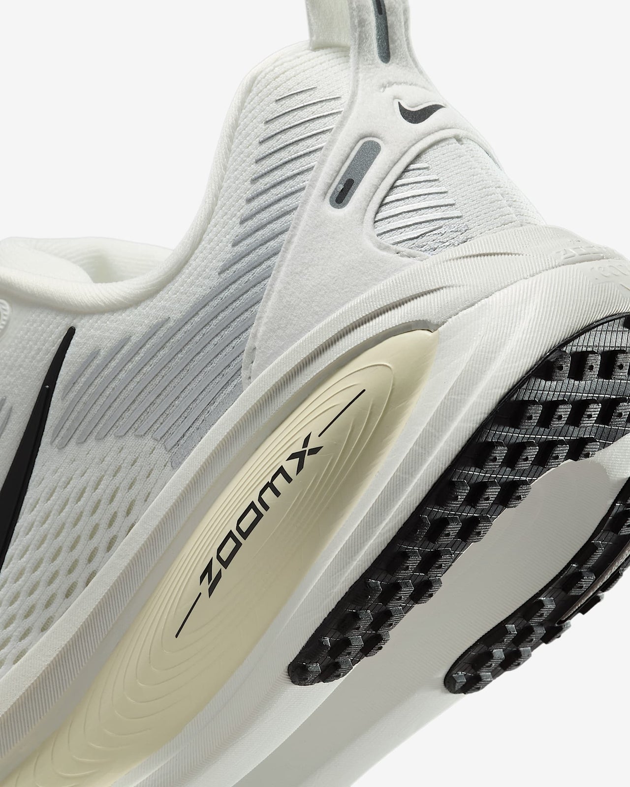 HM6804-101 Nike Vomero 18 Summit White Coconut Milk Coconut Milk Black (Women's)