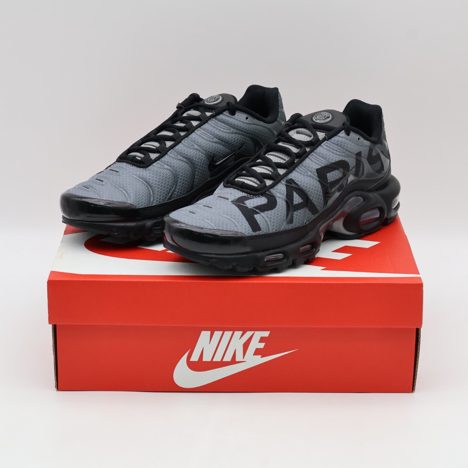 IB2253-001 PSG Ã Nike Air Max Plus Black Particle Grey (Men's)