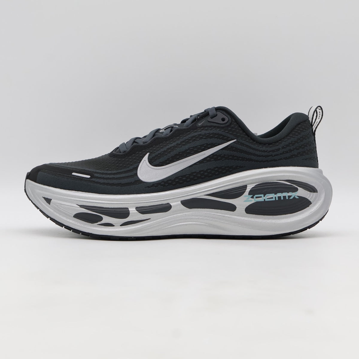 IM6011-060 Nike Vomero Plus Anthracite Cannon White Reflect Silver (Men's)