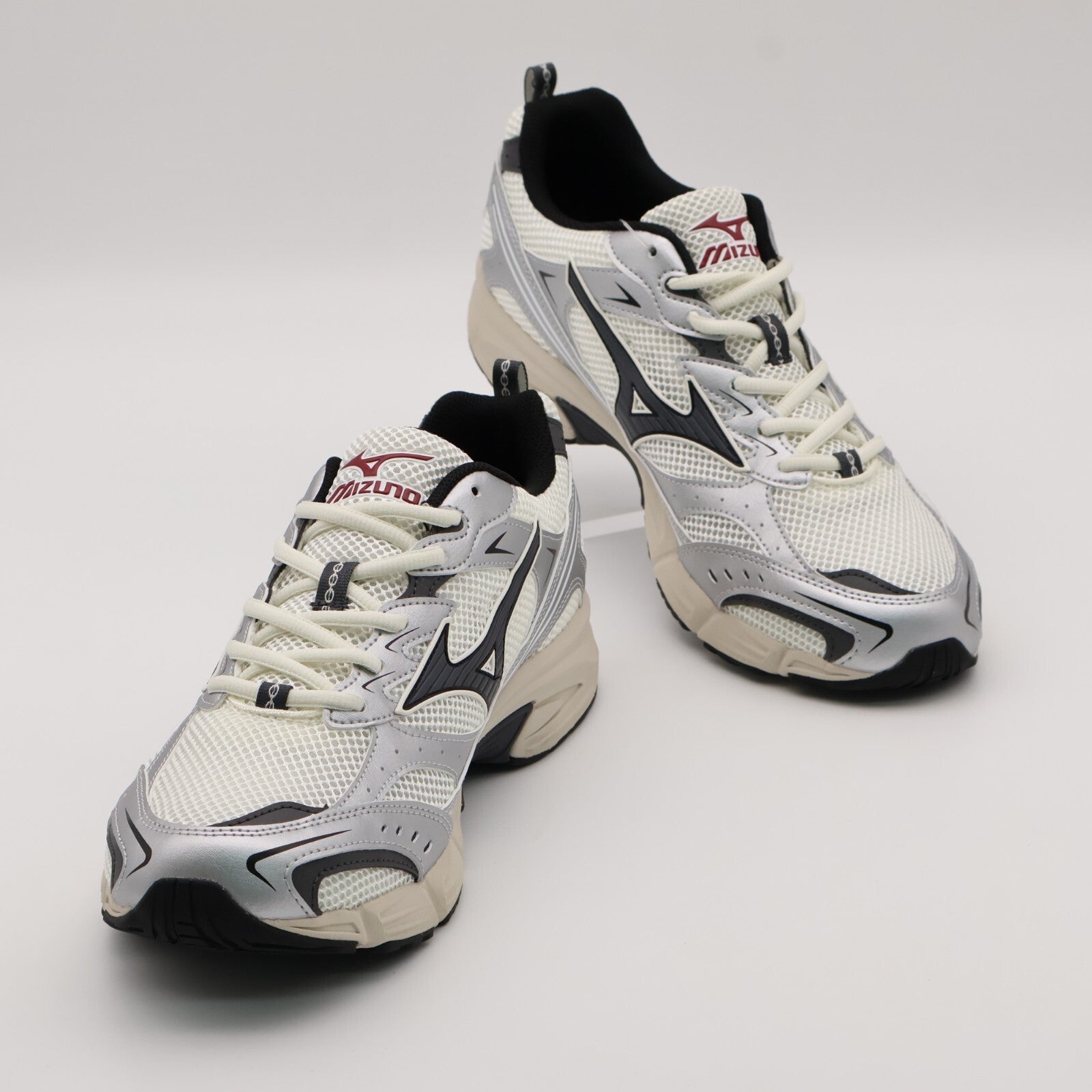 D1GA245101 Mizuno MXR OG White Black Silver (Men's)