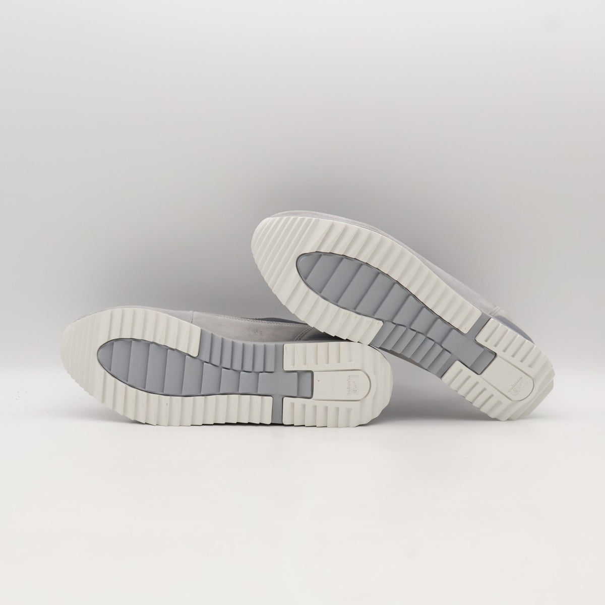 1183C385-021  Onitsuka Tiger Hsinti Carrier Grey (Men's)