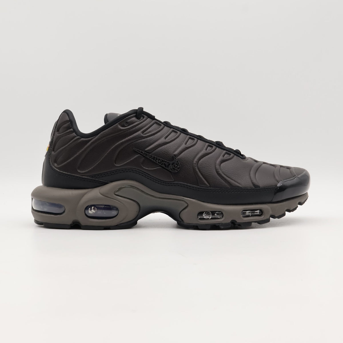 HJ4519-200 Nike Air Max Plus PRM Black Tea and Petra Brown (Men's)