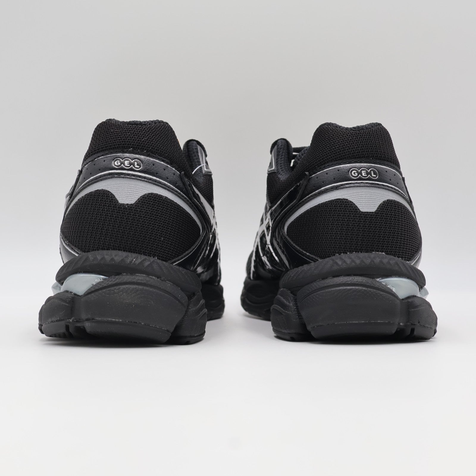1203A733-002 Asics Gel-Cumulus 16 Black (Men's)
