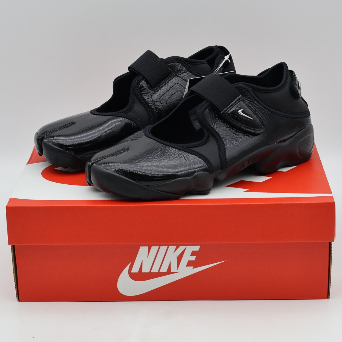 IB8954-001 Nike Air Rift Luxury Leather Black (Women's)