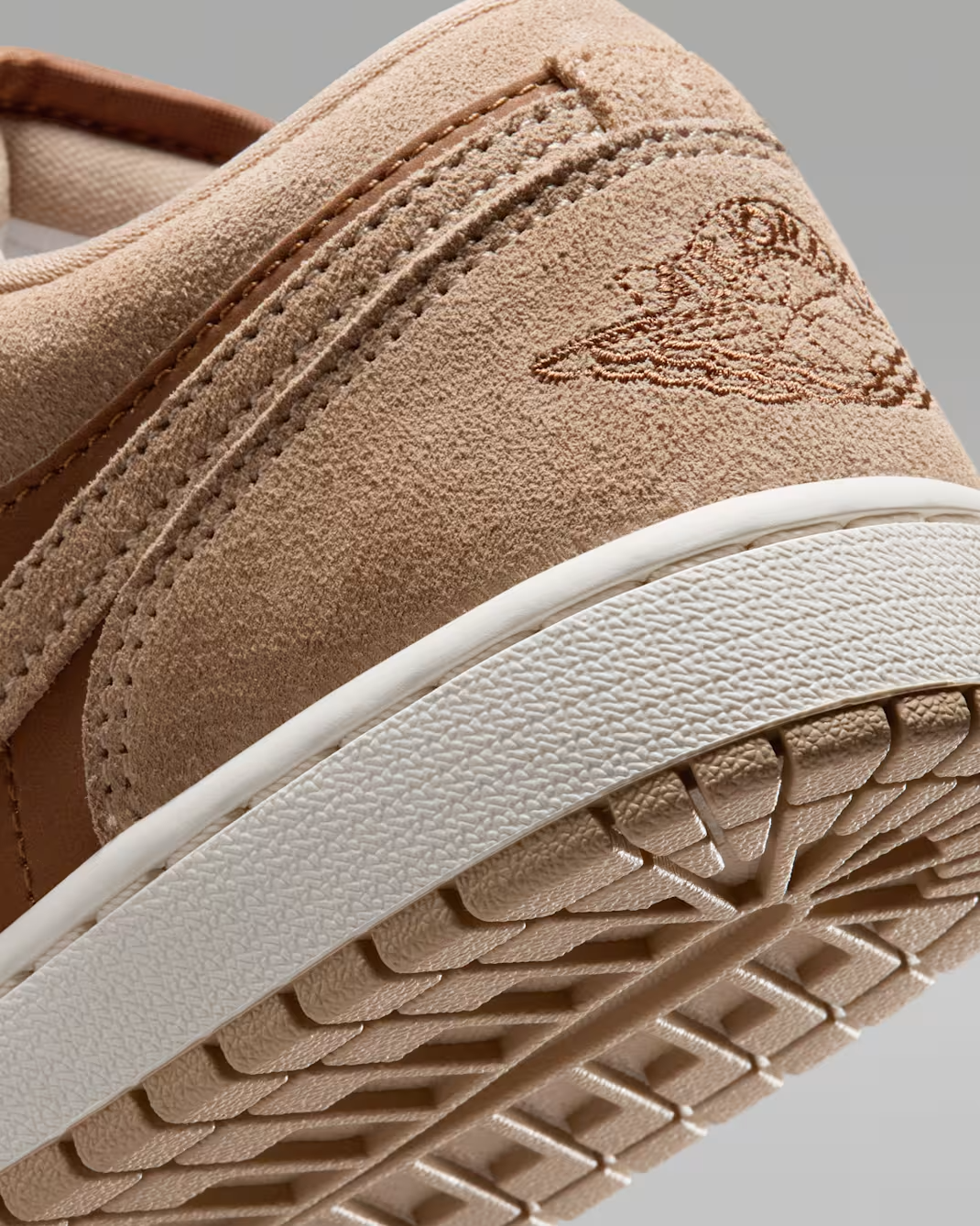 DC0774-205 DC0774-205 Nike Air Jordan 1 Low Legend Medium Brown (Women's)