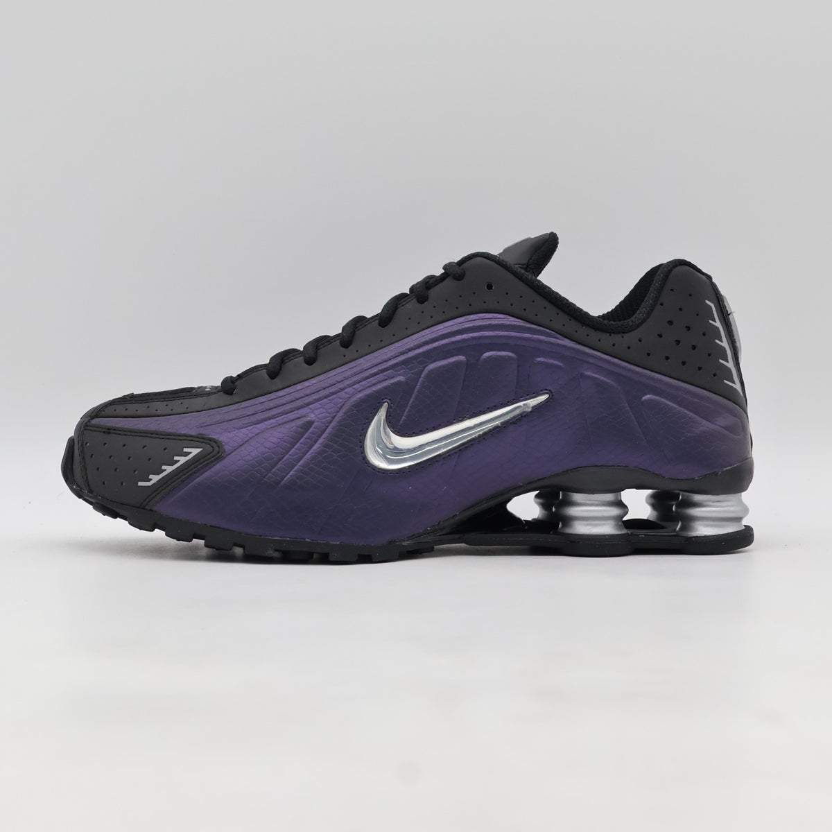 IO4546-002 Nike Shox R4 Black Metallic Silver (Men's)