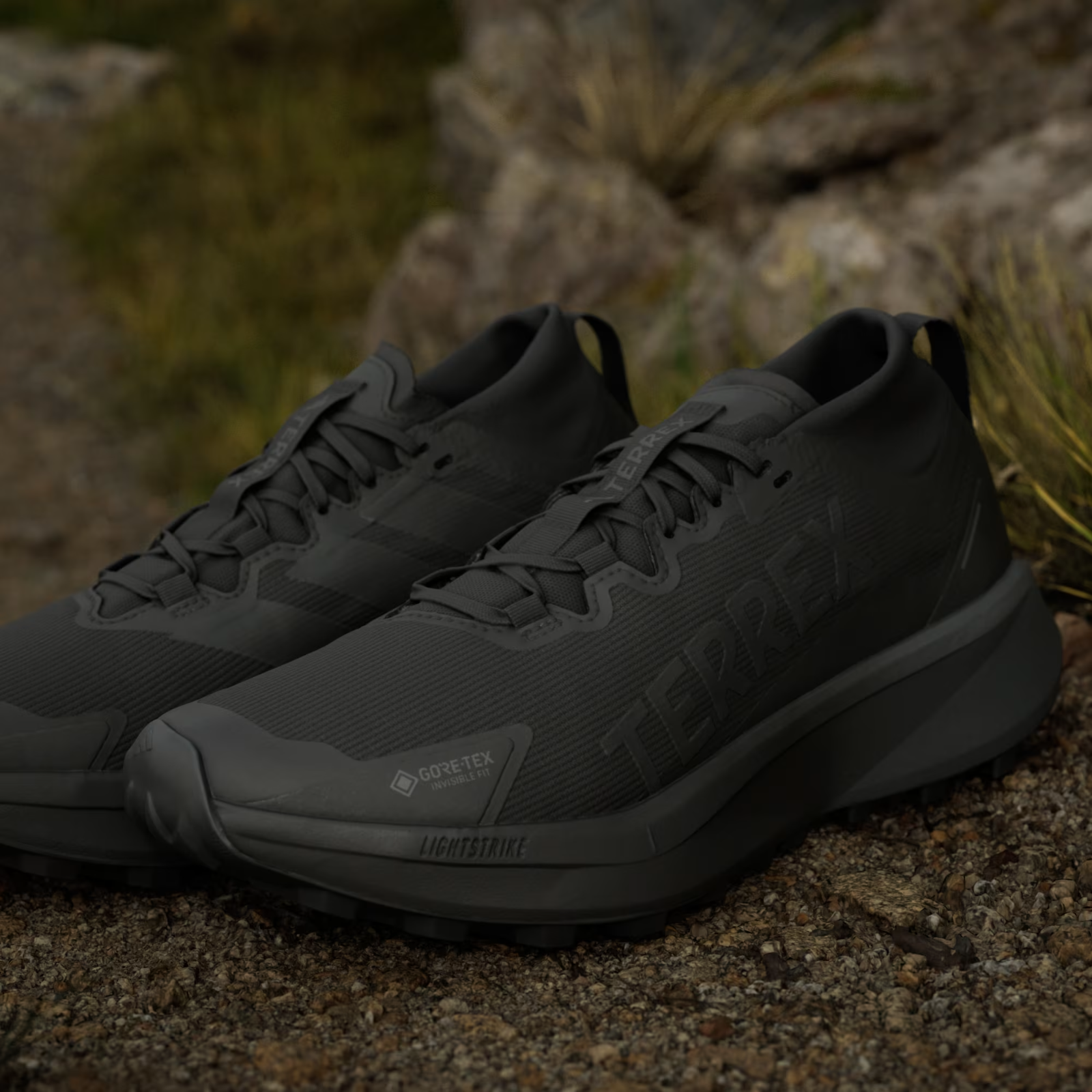 JR5240 adidas Terrex Agravic GORE-TEX Trail Running Core Black Grey Six (Men's)