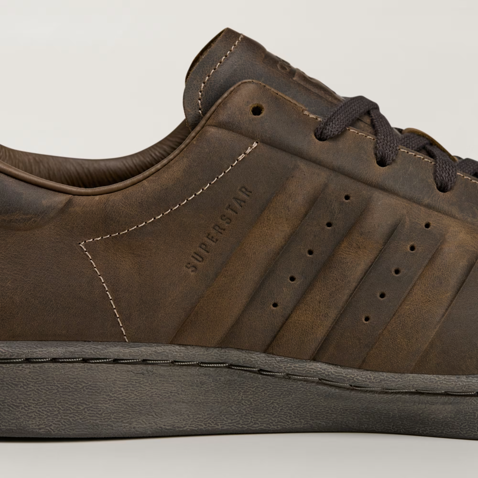 JR4280 Avavav adidas Superstar Supplier Colour Umber (Women's)