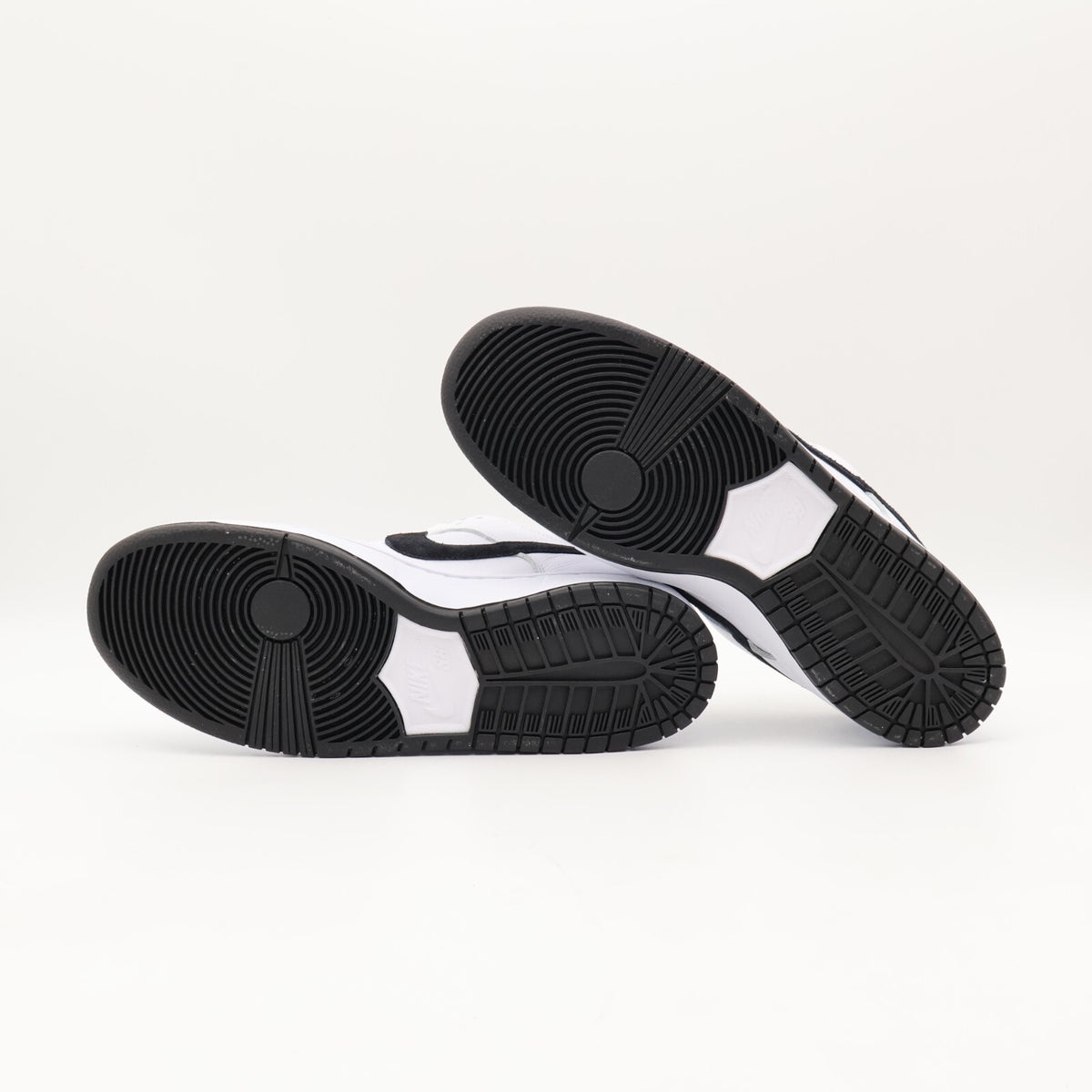 HF3704-100 Nike SB Dunk Low Pro White Black (Men's)
