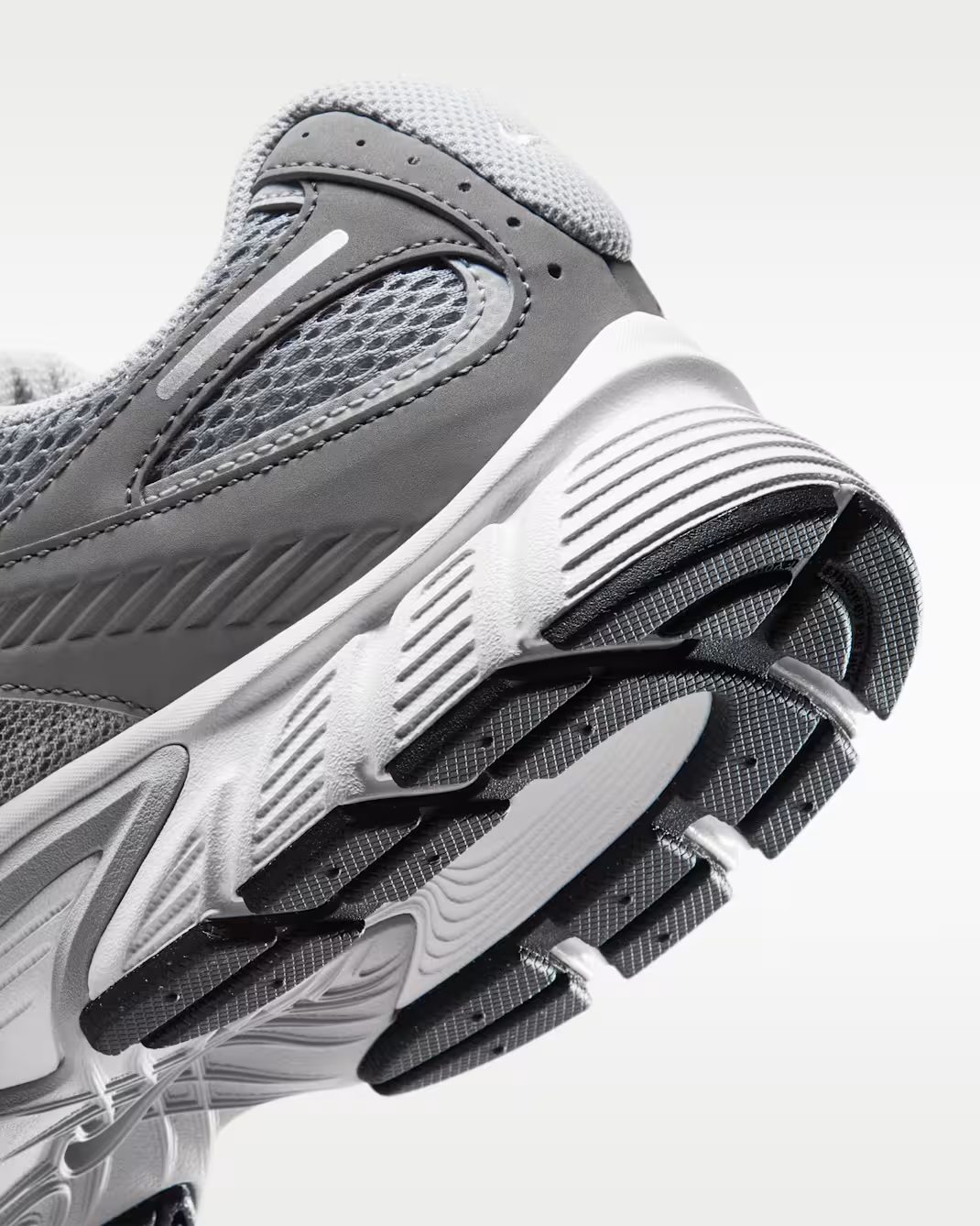 IO7835-004 Nike V5 RNR "Particle Grey/Flat Pewter" (Men's)