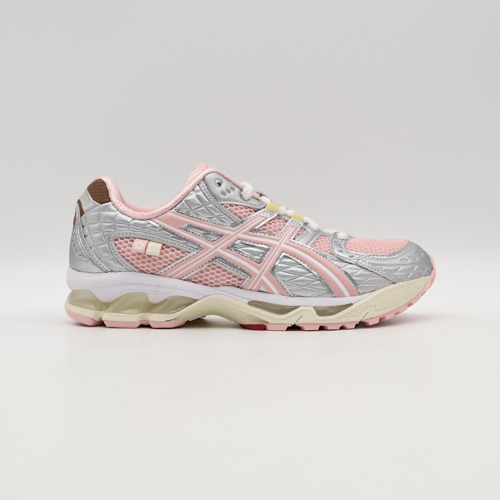 1203A865-702 VANDY THE PINK atmos Asics Gel-Nimbus 10.1 Strawberry Cream (Men's)
