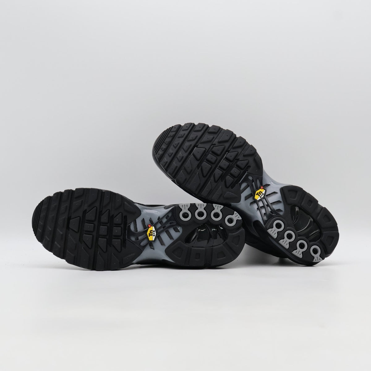 IB2253-001 PSG Ã Nike Air Max Plus Black Particle Grey (Men's)