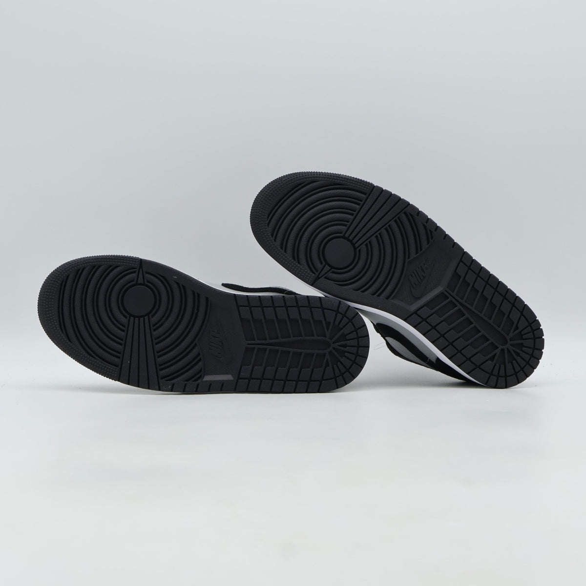 553558-048 Nike Air Jordan 1 Low "Black/Light Smoke Grey/White" (Men's)