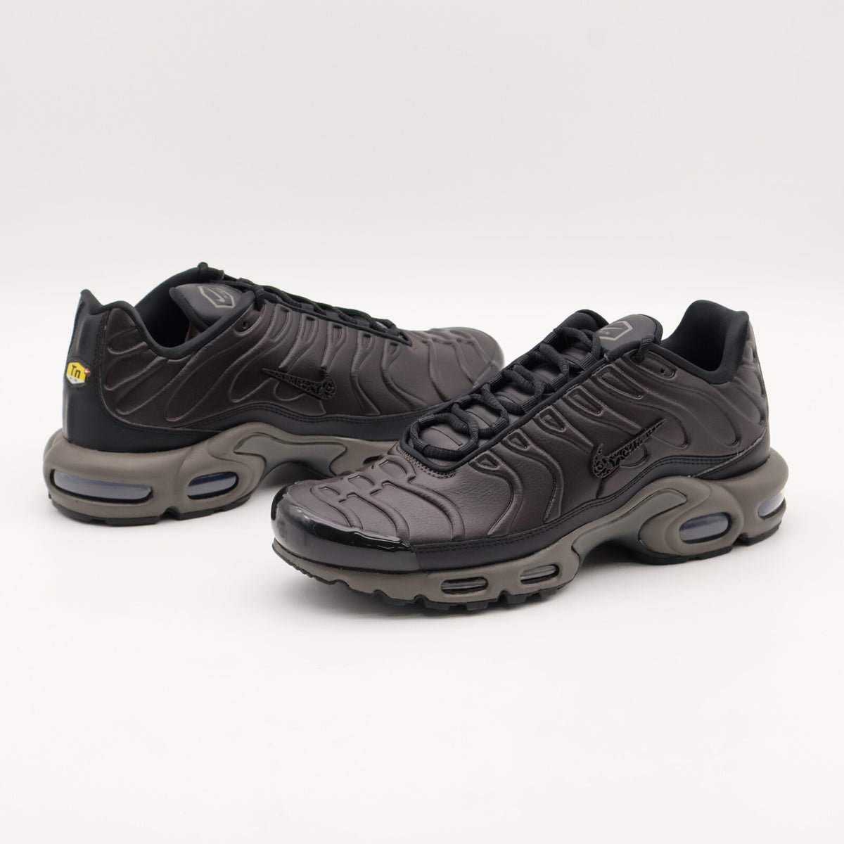 HJ4519-200 Nike Air Max Plus PRM Black Tea and Petra Brown (Men's)