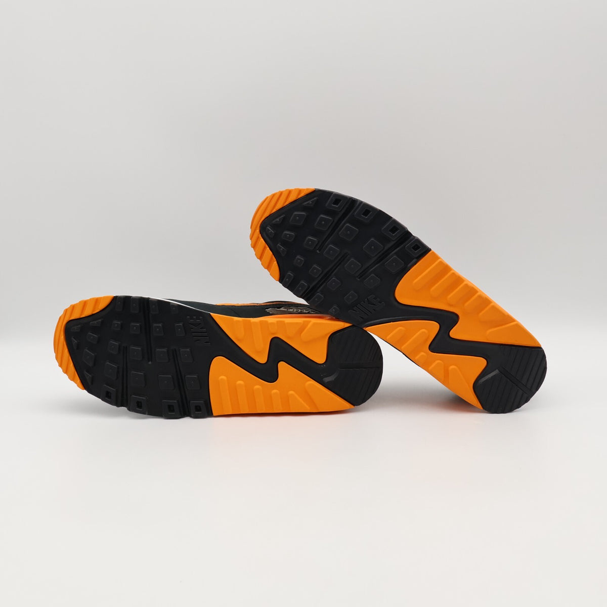 II2353-001 Nike Air Max 90 Tokyo Giants (Men's)
