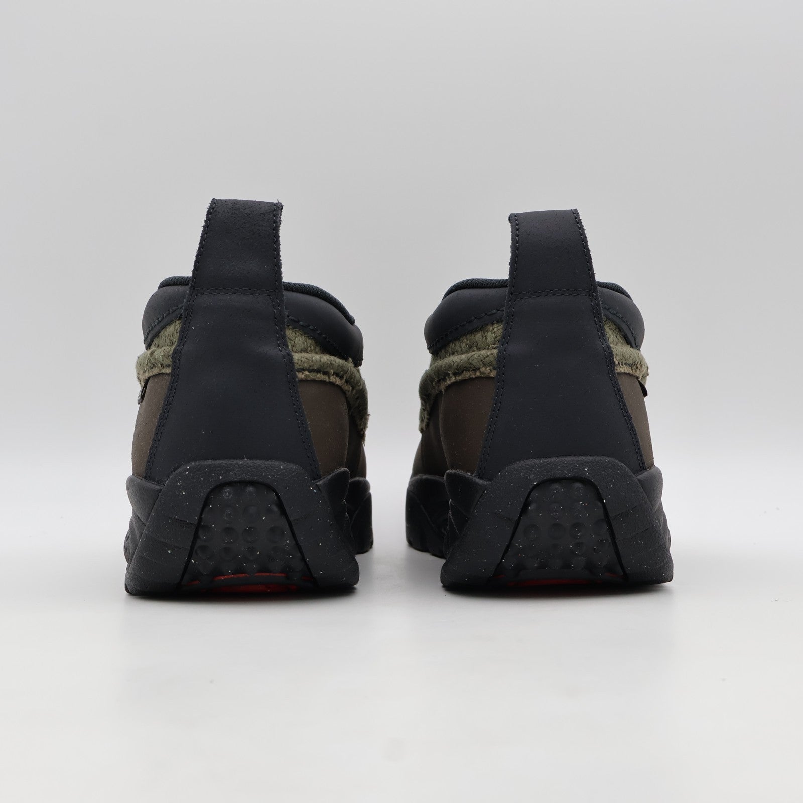 IO4547-001 Nike ACG IZY Medium Olive (Men's)