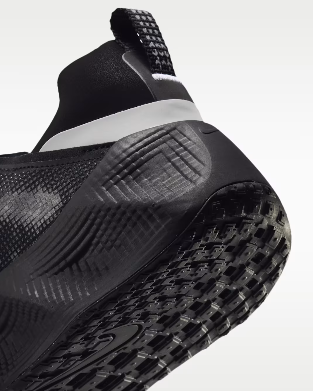 IQ0214-001 Nike AVA ROVER WNTR (Men's)