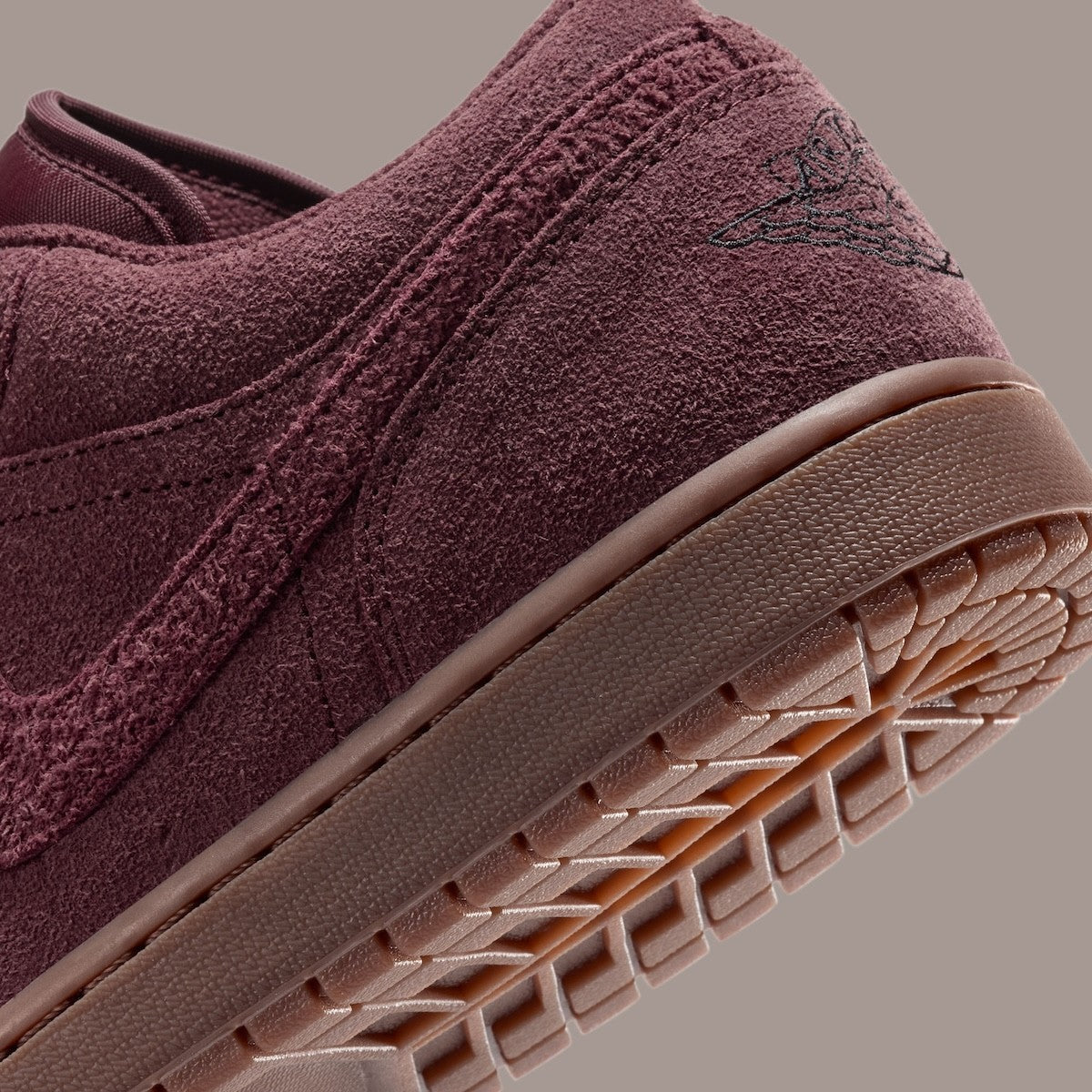 IO2047-600 Air Jordan 1 LOW SE Shoes (Men's)
