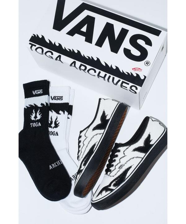 TC32-AJ520 TOGA Ã Vans Authentic White Black (with Socks Pair Set)