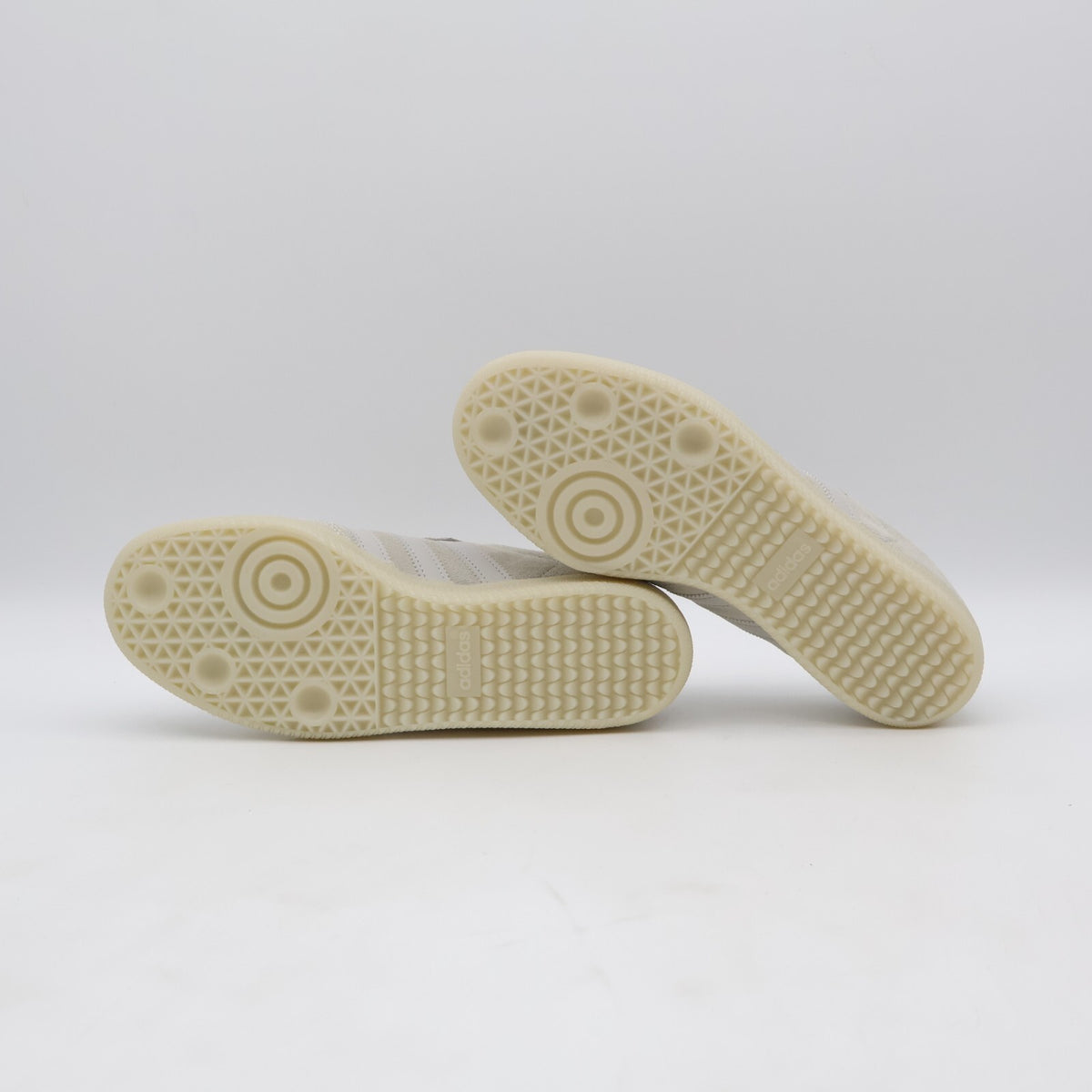 JP5860 adidas Originals Samba Chalk White Grey One Carbon (Men's)