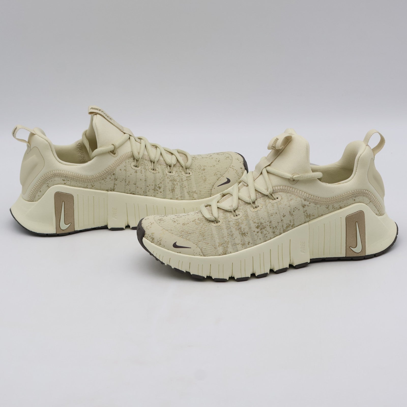 IB6549-200 Nike Free Metcon 6 SE Light Khaki Coconut Milk Metallic (Women's)