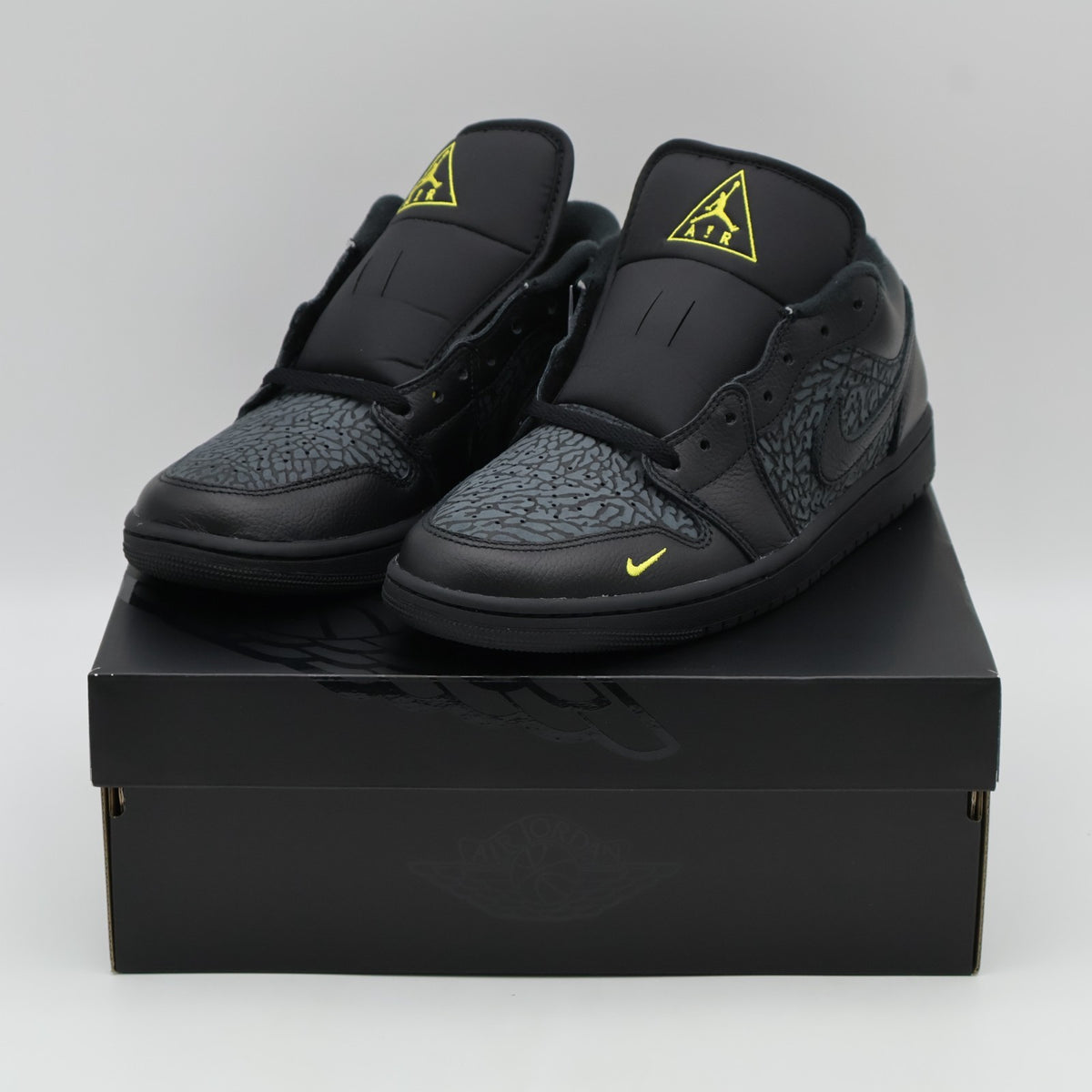 IM6568-010 Nike Air Jordan 1 Low SE Black Anthracite Tour Yellow (Menâs)