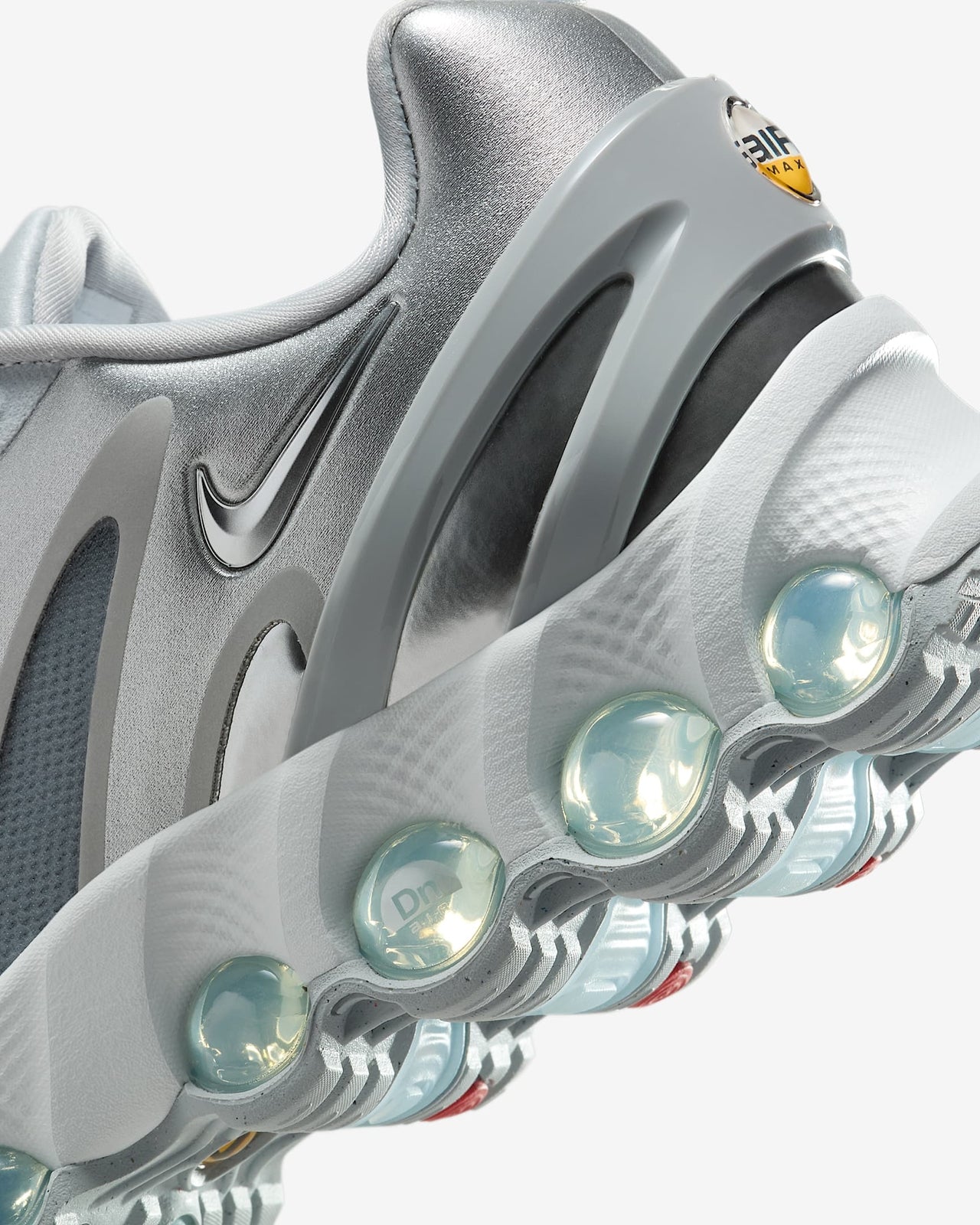 HF5509-001 Nike Air Max DN8 Wolf Grey Off White Off White Metallic (Women's)