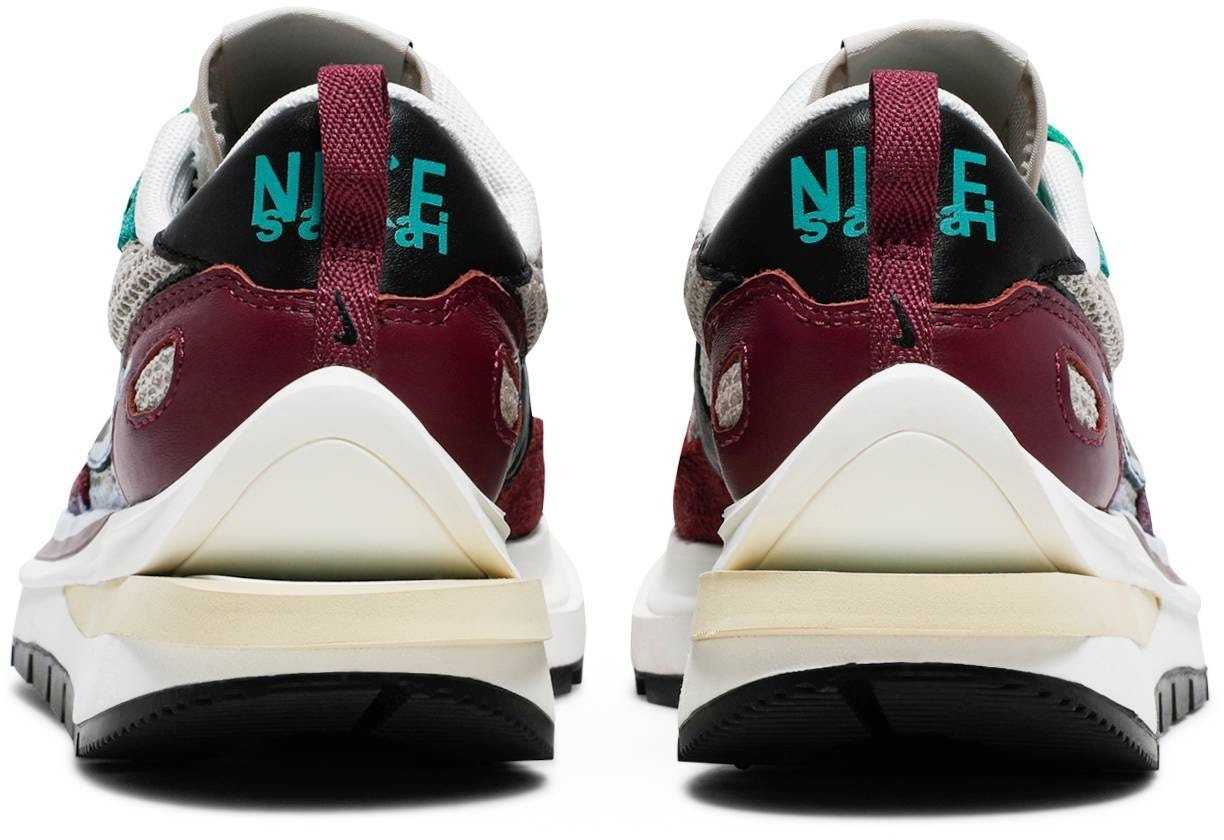 DD3035-200 sacai Ã Nike Vapor Waffle "String/Red/Green" (Men's)