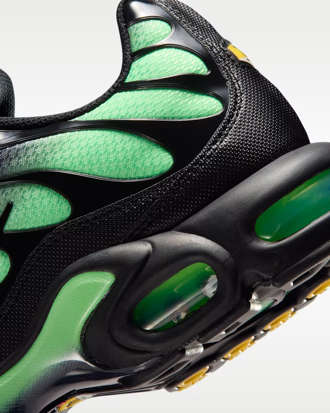 DM0032-043 Nike Air Max Plus "Illusion Green" (Men's)