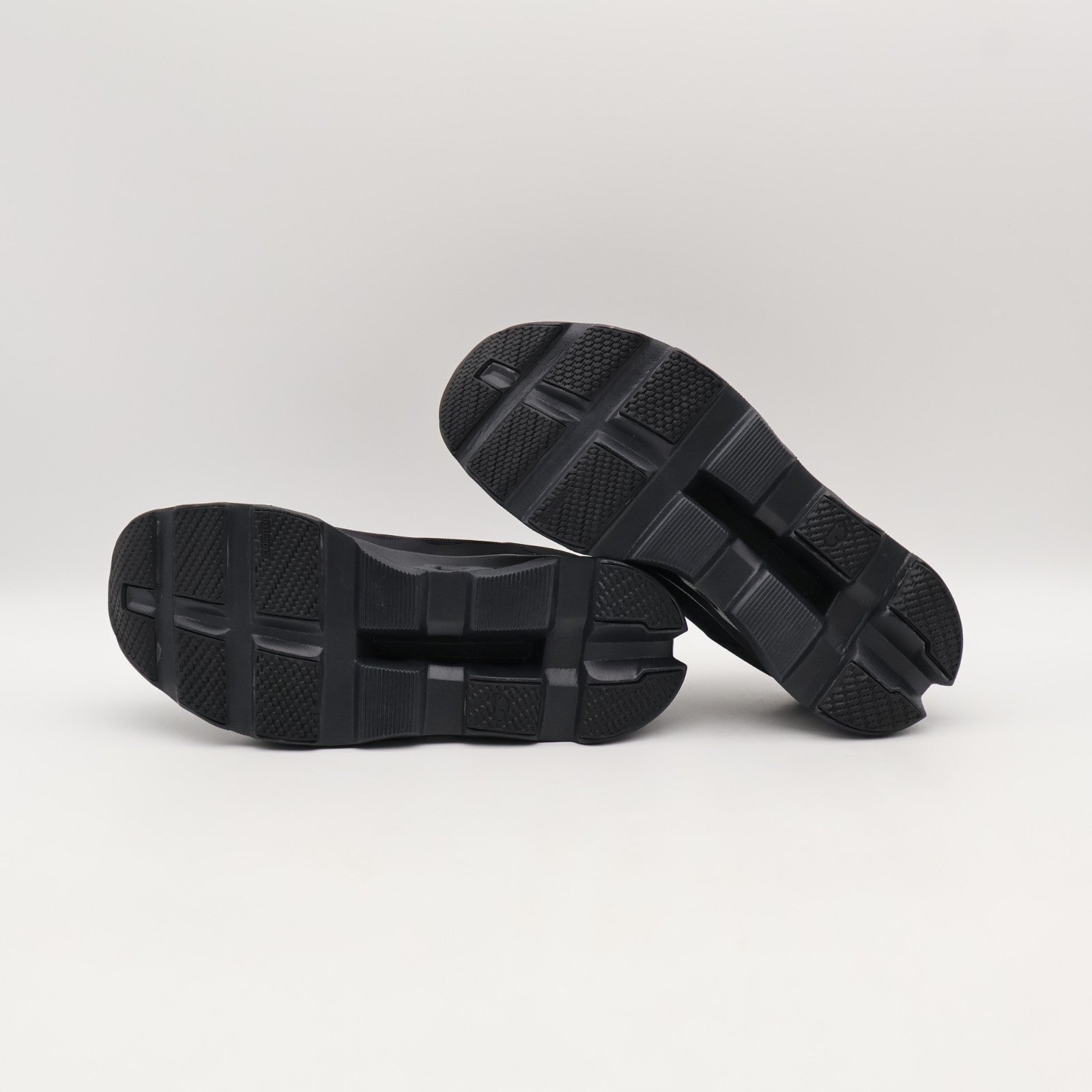 61-99025 On Cloudmonster All Black (Men's)