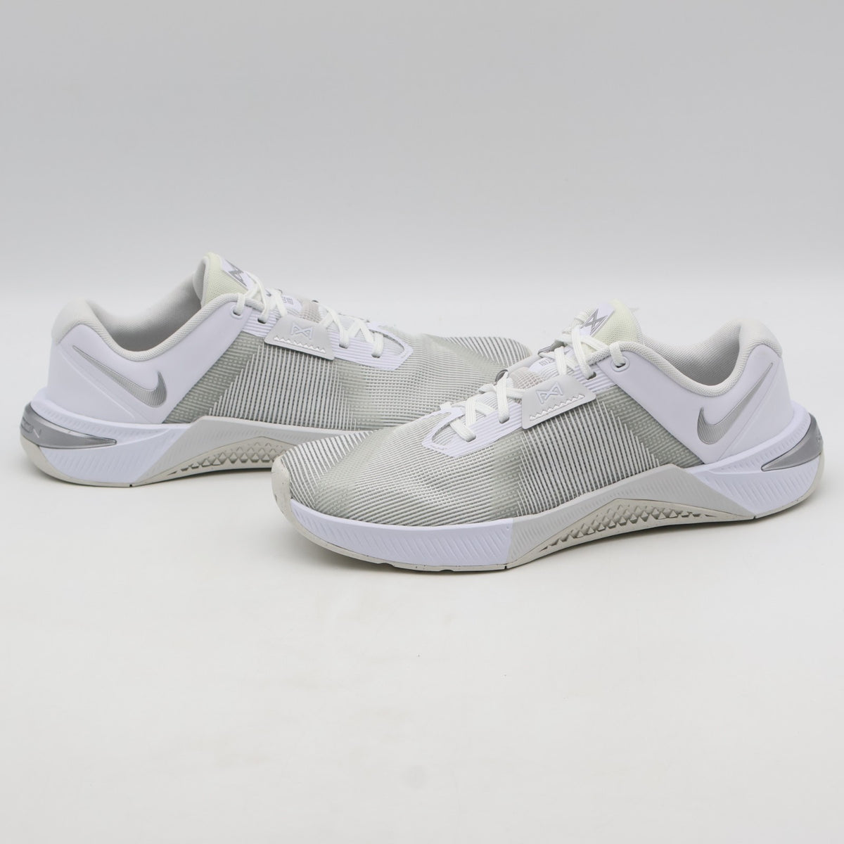 HQ2620-100 Nike Metcon 10 White Platinum Tint Wolf Grey Metallic Silver (Women's
