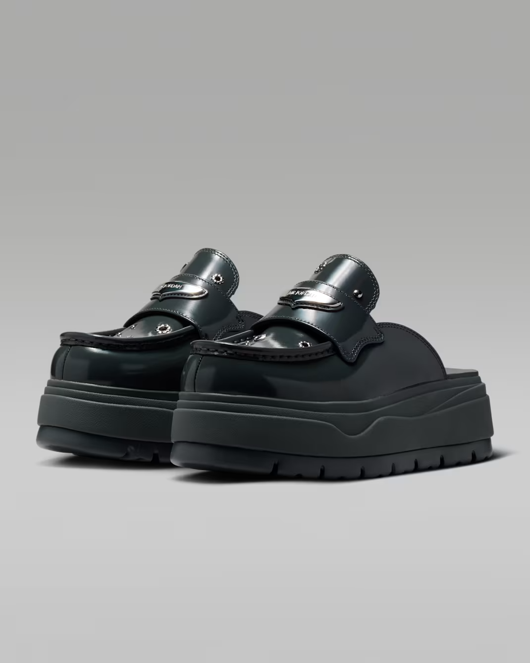 IO7702-001 Nike Air Jordan Mule SE Anthracite Metallic Silver (Women's)
