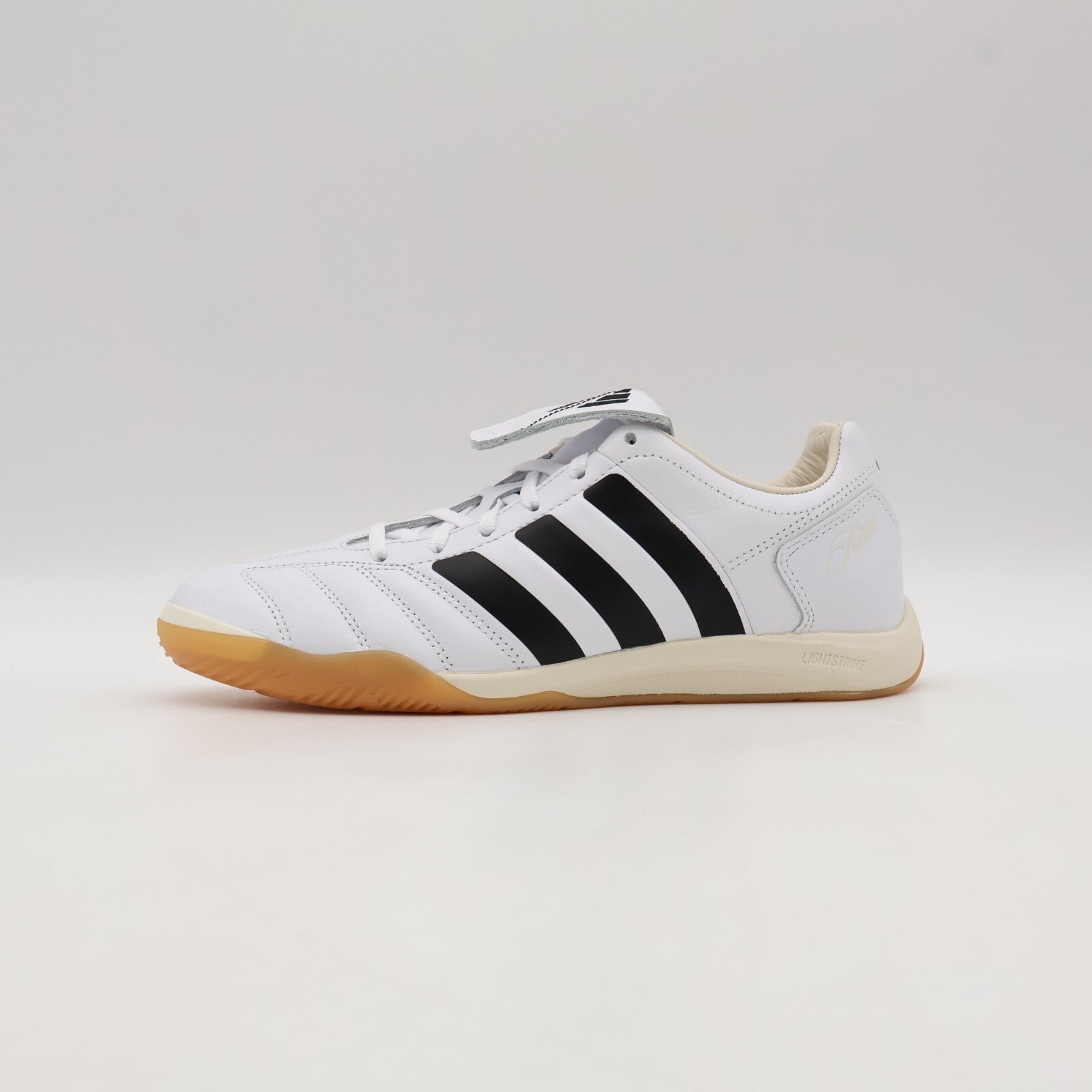 JS0727 Kith Ã adidas Football Predator 2002 IC White Black Gum (Men's)