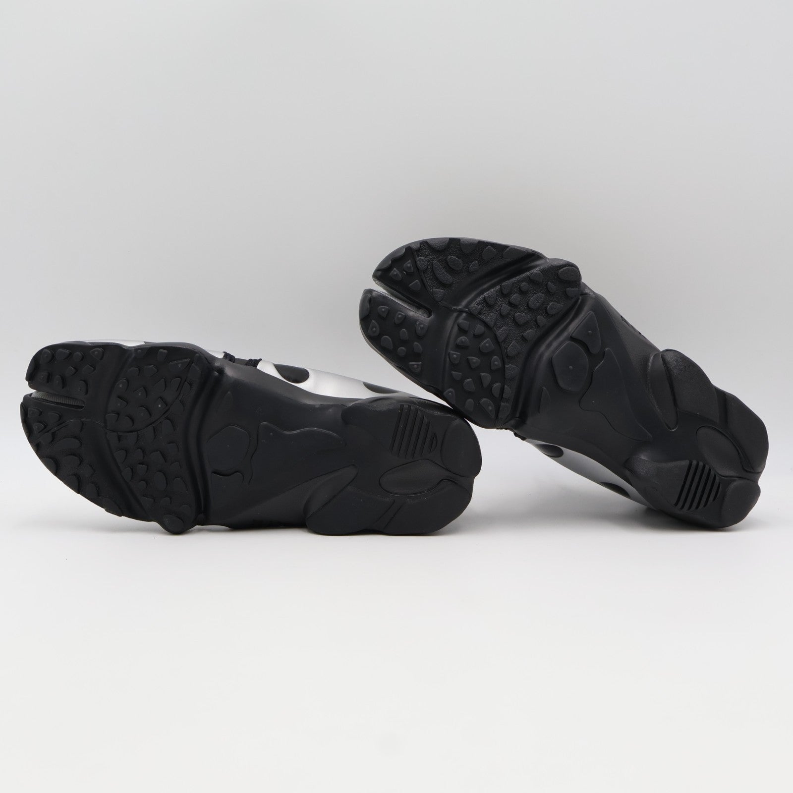 IR1226-001 Nike Air Rift "Polka Dot/Black/Metallic Silver" (Women's)