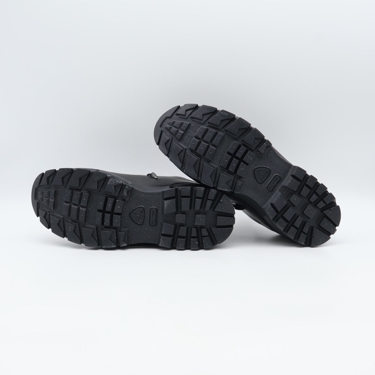 IR2173-001 Nike Air Max Goadome Low "Black" (Men's)