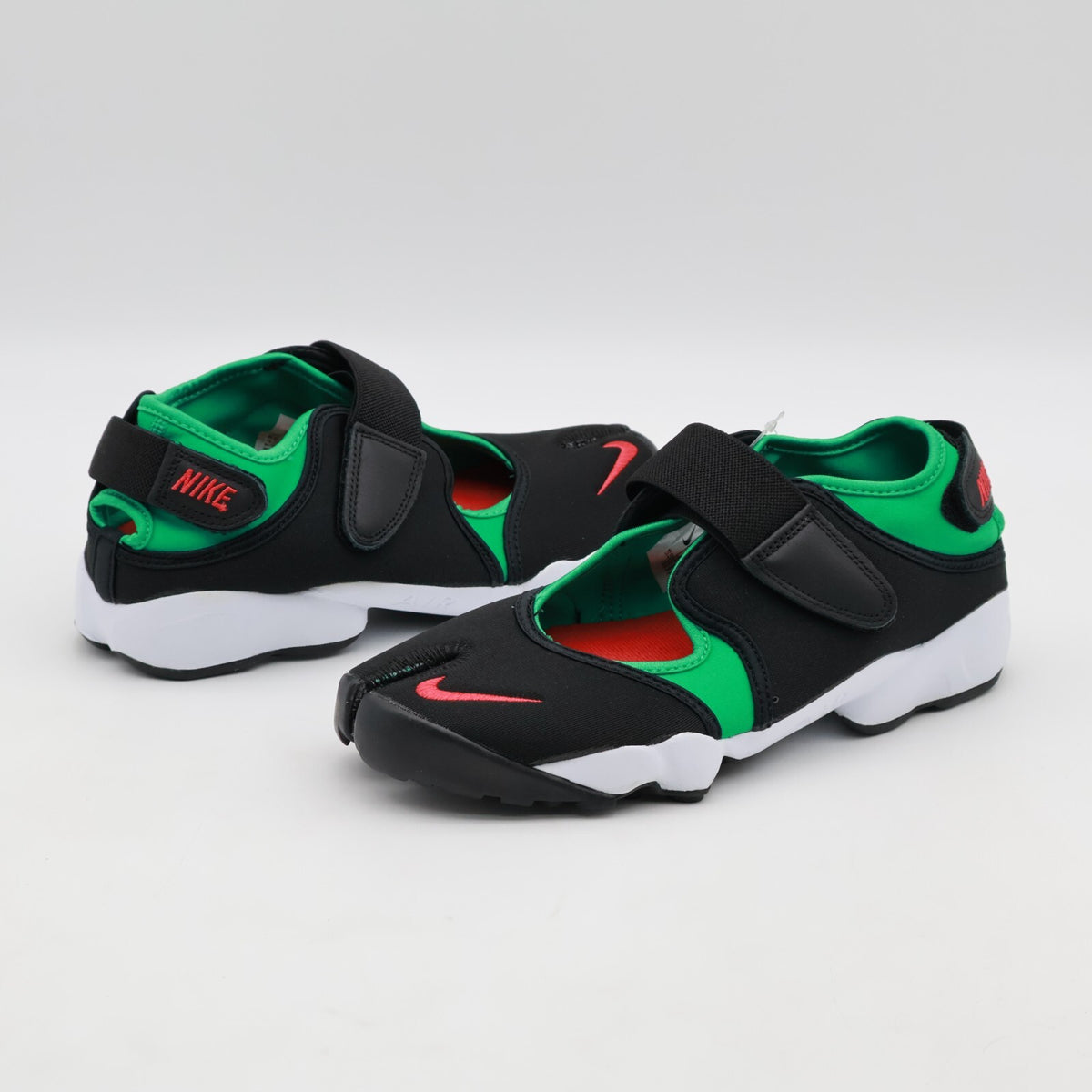 FN7772-001 Nike Air Rift Kenya University Red Stadium Green Forest (Women's)